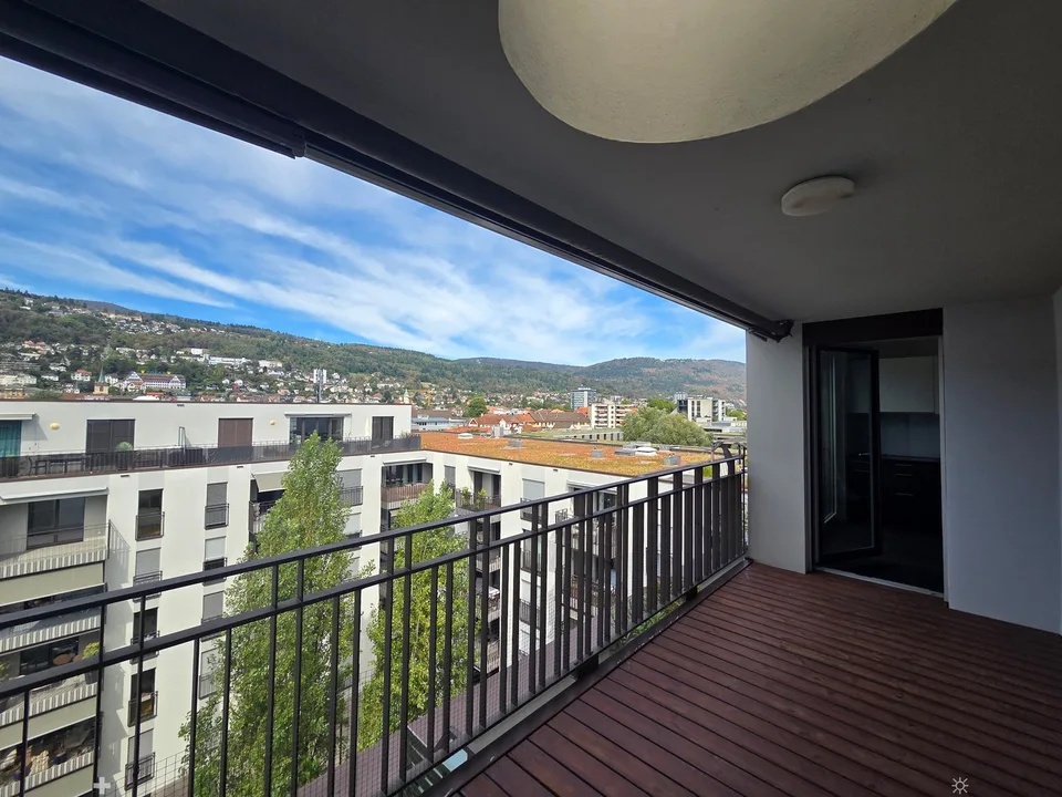 Moderne 2.5-Zimmer-Wohnung mit Stadtblick im 6. Stock in Biel – Foto 4 von 14