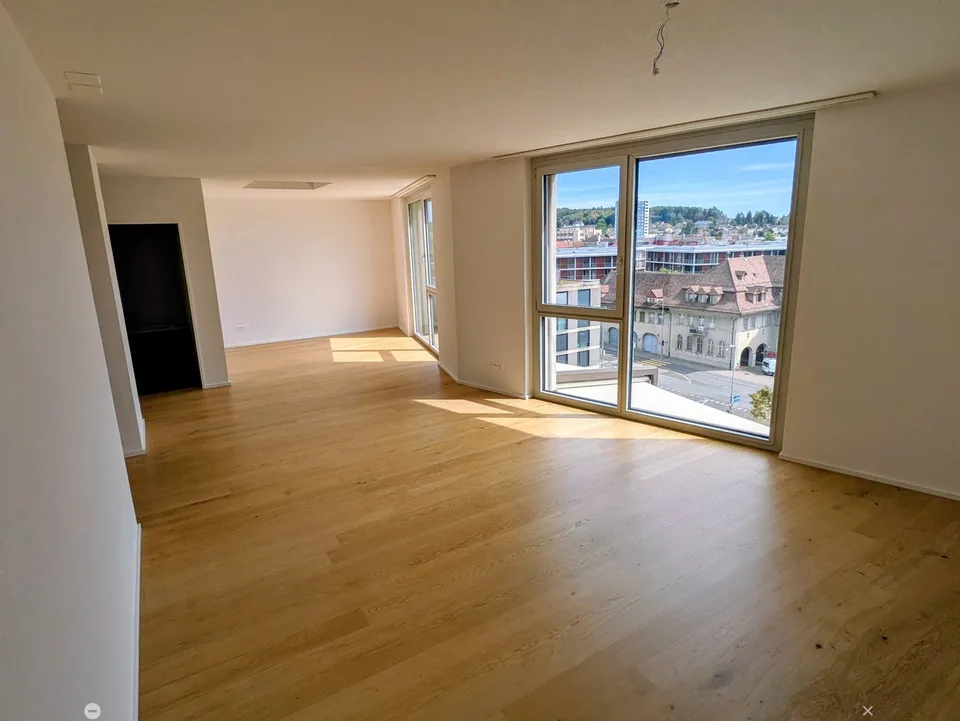 Moderne 2.5-Zimmer-Wohnung mit Stadtblick im 6. Stock in Biel – Foto 5 von 14