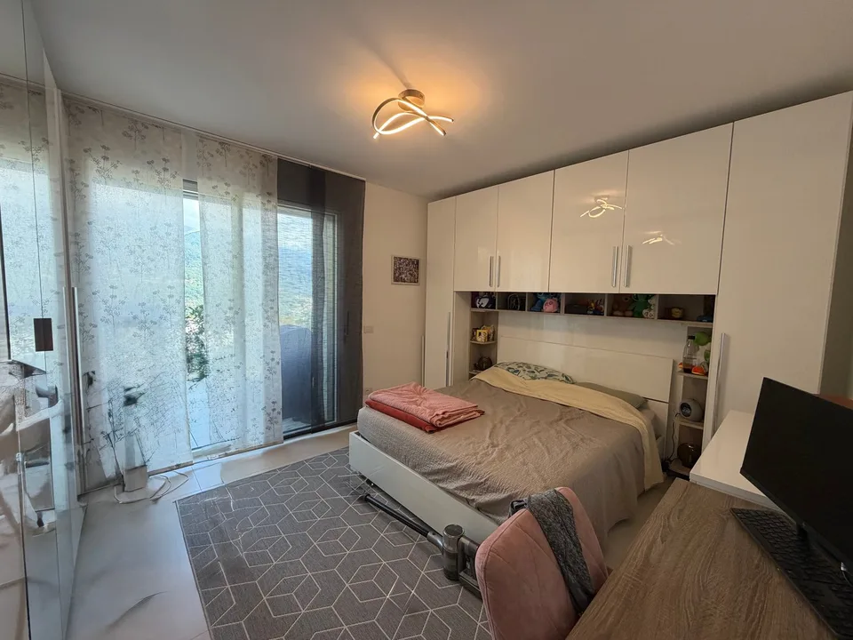 Moderno appartamento 2.5 loc. con giardino e piscina a Breganzona – foto 5 di 14
