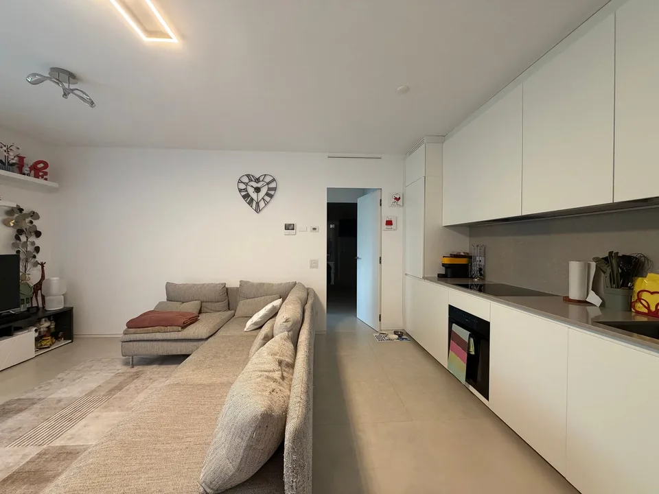 Moderno appartamento 2.5 loc. con giardino e piscina a Breganzona – foto 4 di 14