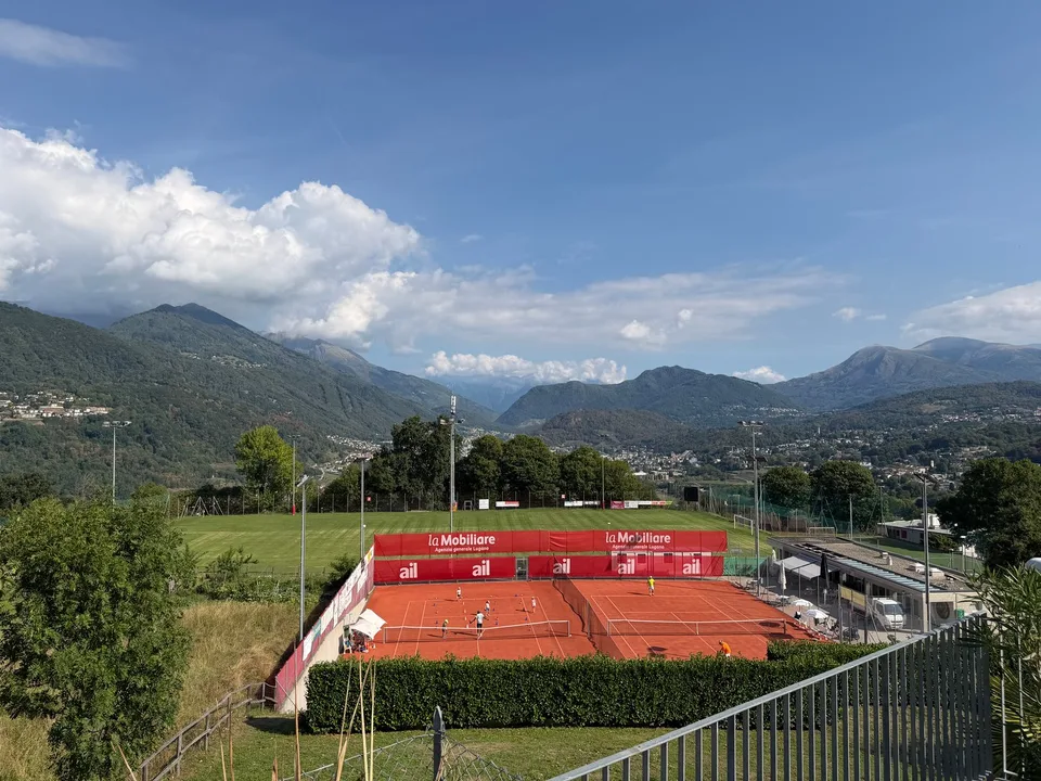 Moderno appartamento 2.5 loc. con giardino e piscina a Breganzona – foto 10 di 14