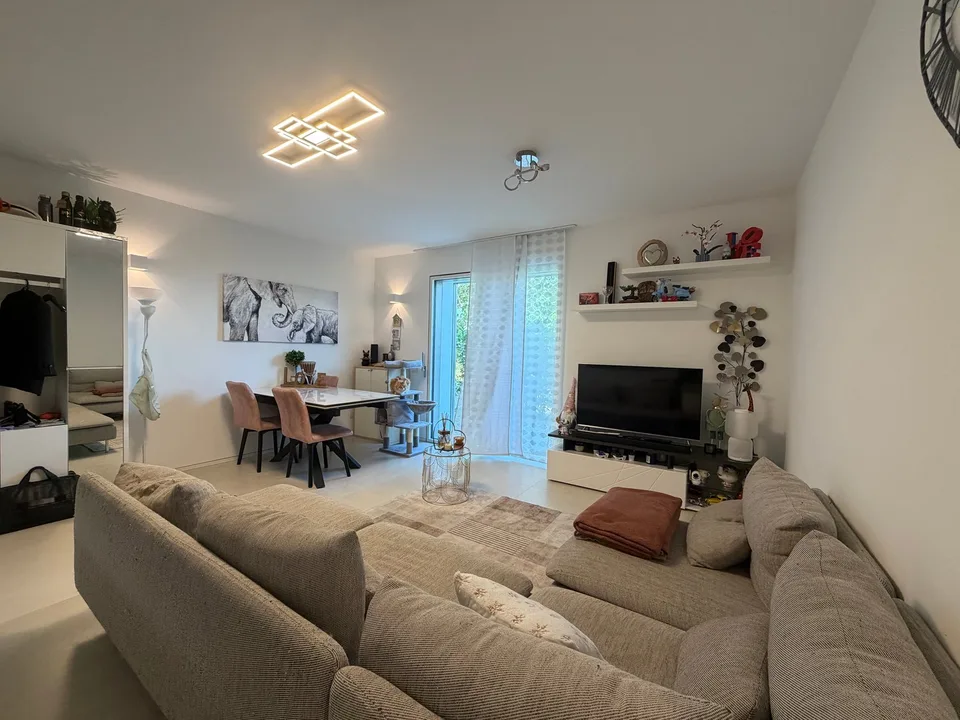 Moderno appartamento 2.5 loc. con giardino e piscina a Breganzona – foto 3 di 14