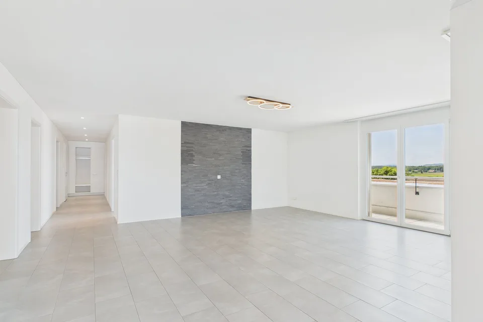 Appartement moderne 4 pièces en attique dans un immeuble neuf à Gampelen – photo 3 sur 12