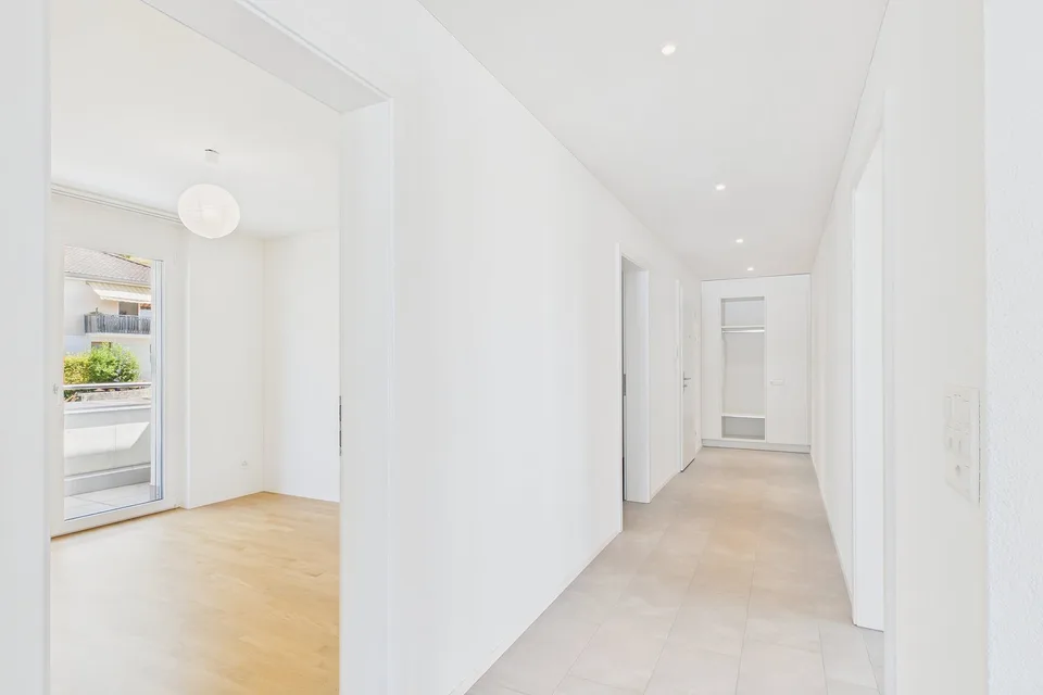 Appartement moderne 4 pièces en attique dans un immeuble neuf à Gampelen – photo 7 sur 12