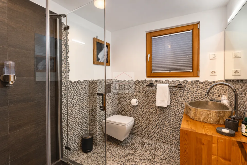 Magnificent Chalet in Grimentz - Alpine Panorama, Sun, Spa & Sauna – Foto 17 von 19