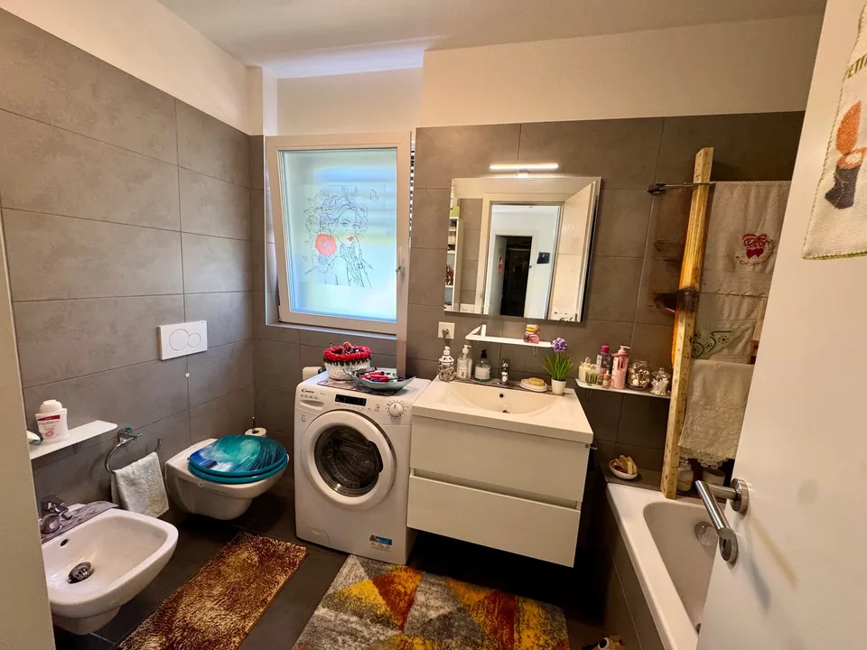 Moderno 4.5 locali con ampio giardino privato a Rancate – foto 10 di 17