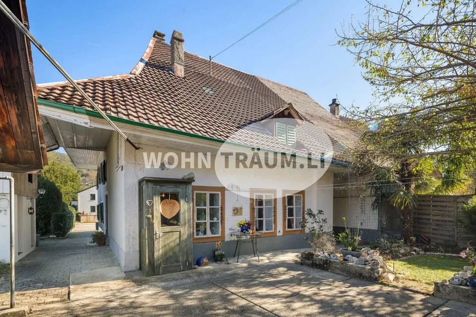 Casa angolare di 3½ locali con casetta da giardino e grande terreno – foto 2 di 13