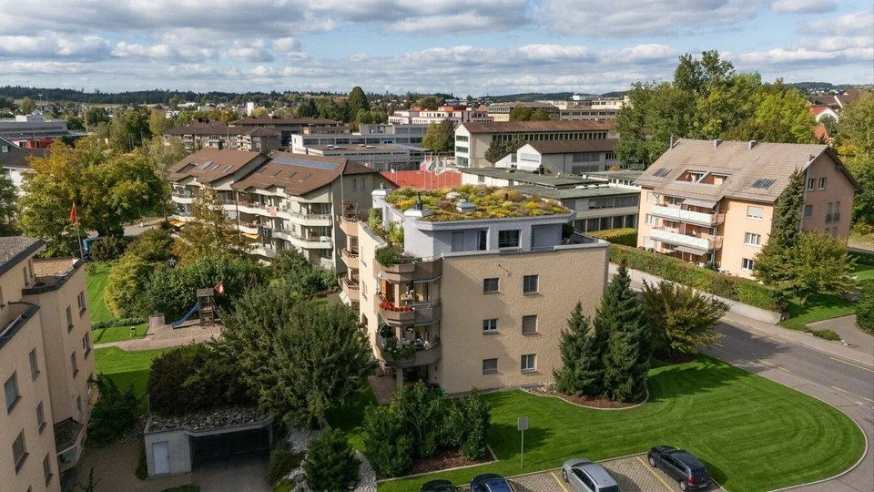 Exklusive Attikawohnung umschlossen mit grosser Terrasse – Foto 11 von 19