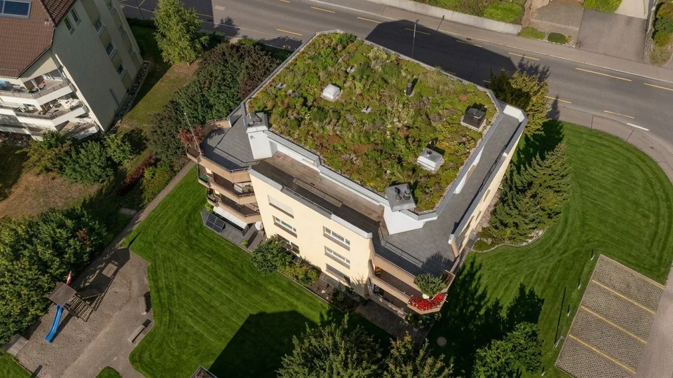 Exklusive Attikawohnung umschlossen mit grosser Terrasse – Foto 12 von 19