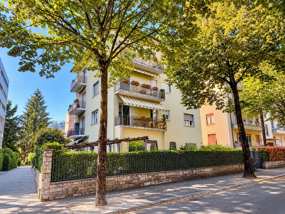 LUGANO CENTRALE | 4.5 LOCALI + DUE APPARTAMENTI A REDDITO – UN’UNICA OPPORTUNITÀ IMMOBILIARE – foto 2 di 28
