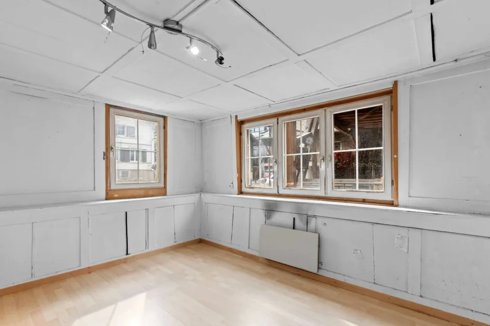 Maison de rangée à rénover avec abri au bord de la Linth – photo 2 sur 14