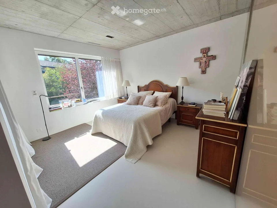 Appartement d'attique exclusif à Forch – Architecture, vue panoramique et intimité – photo 16 sur 21
