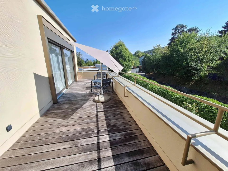 Appartement d'attique exclusif à Forch – Architecture, vue panoramique et intimité – photo 7 sur 21