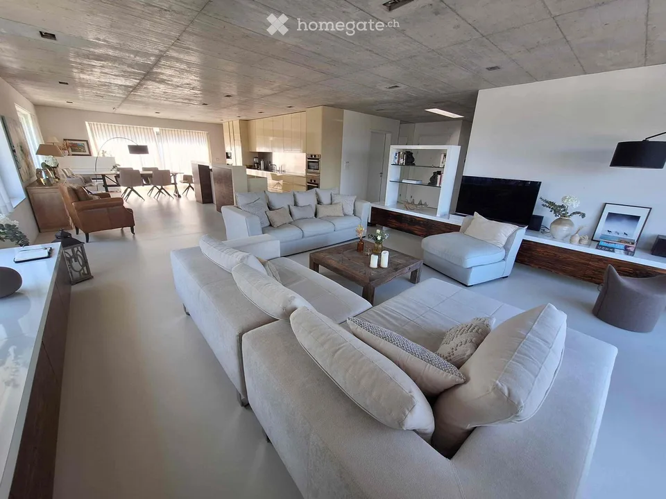 Appartement d'attique exclusif à Forch – Architecture, vue panoramique et intimité – photo 3 sur 21