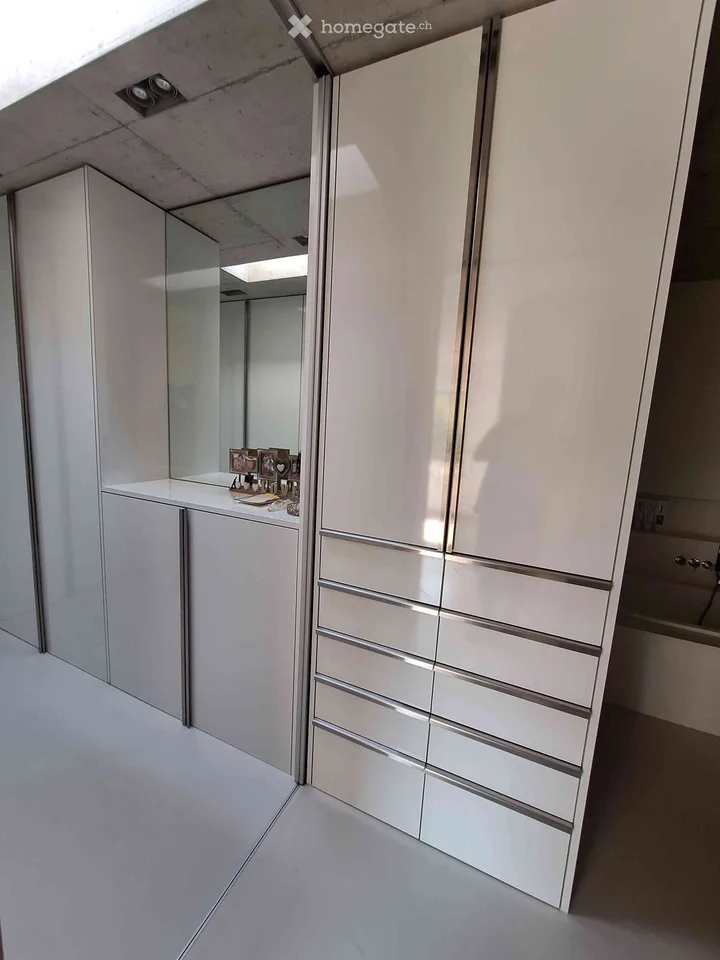 Appartement d'attique exclusif à Forch – Architecture, vue panoramique et intimité – photo 13 sur 21