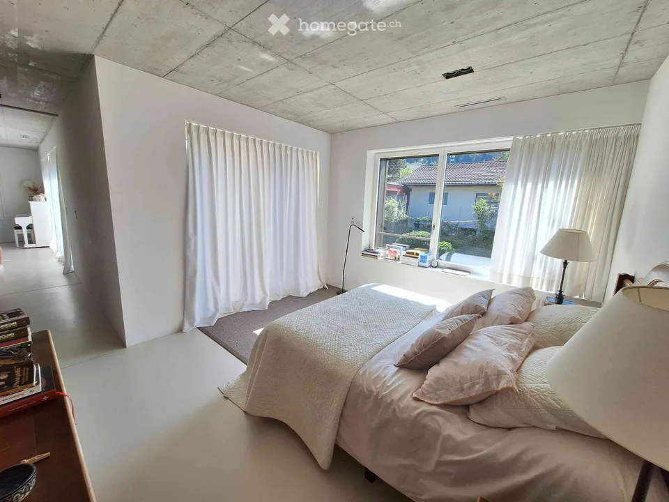 Appartement d'attique exclusif à Forch – Architecture, vue panoramique et intimité – photo 17 sur 21