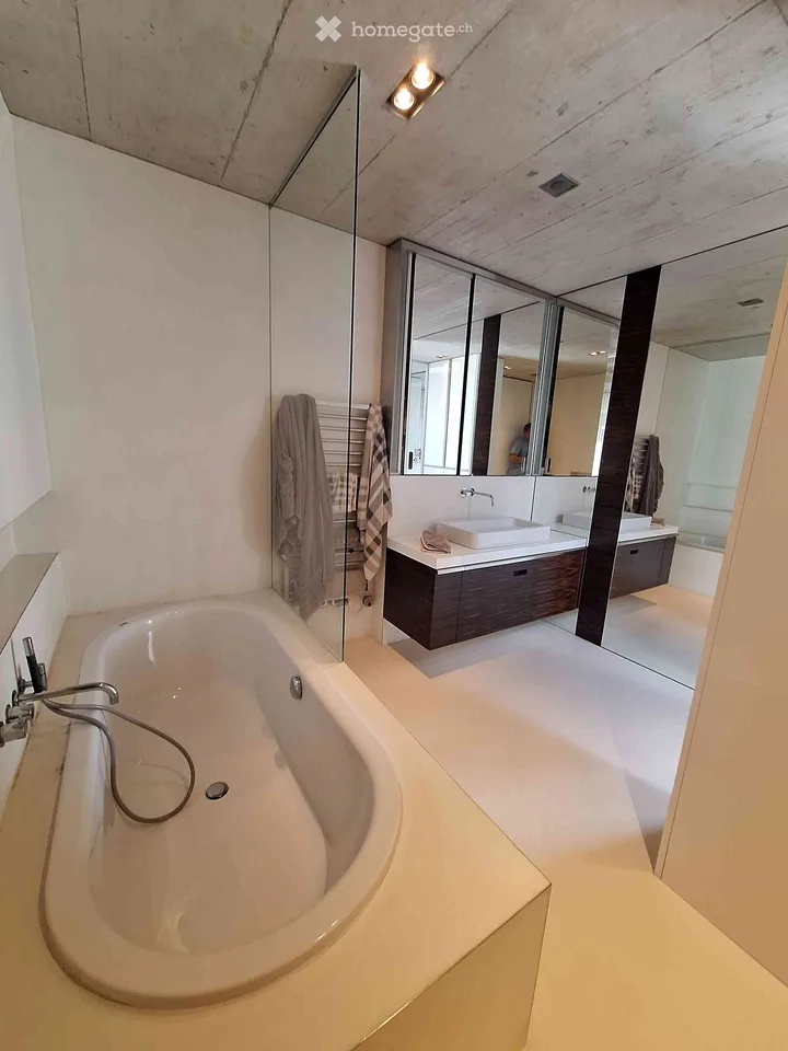 Appartement d'attique exclusif à Forch – Architecture, vue panoramique et intimité – photo 12 sur 21