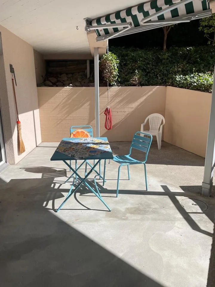 Nous offrons un appartement rénové dans le centre de Wollishofen. – photo 2 sur 12
