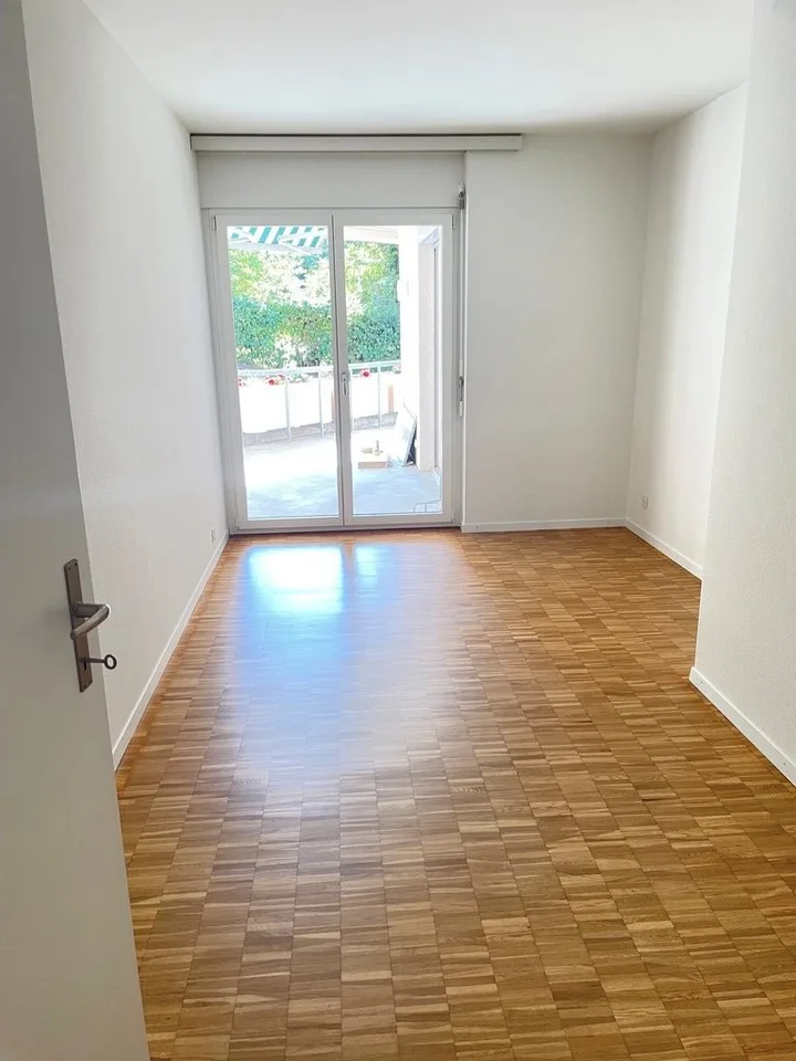 Nous offrons un appartement rénové dans le centre de Wollishofen. – photo 8 sur 12