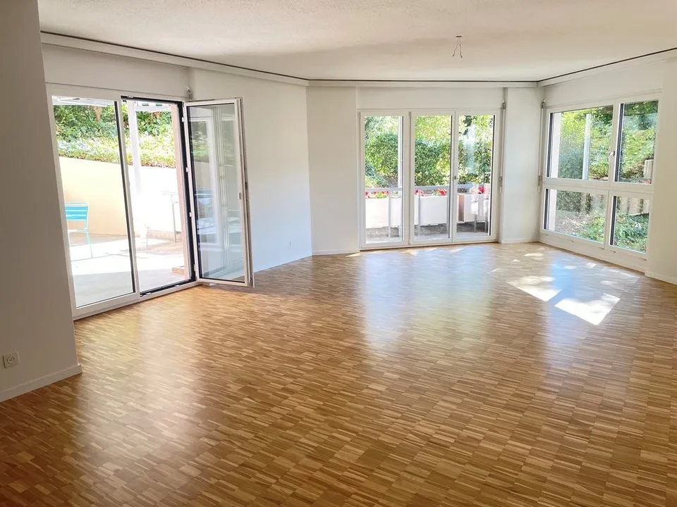 Nous offrons un appartement rénové dans le centre de Wollishofen. – photo 3 sur 12