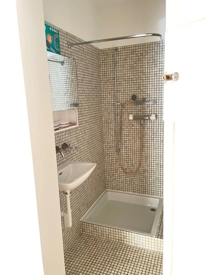 Nous offrons un appartement rénové dans le centre de Wollishofen. – photo 11 sur 12