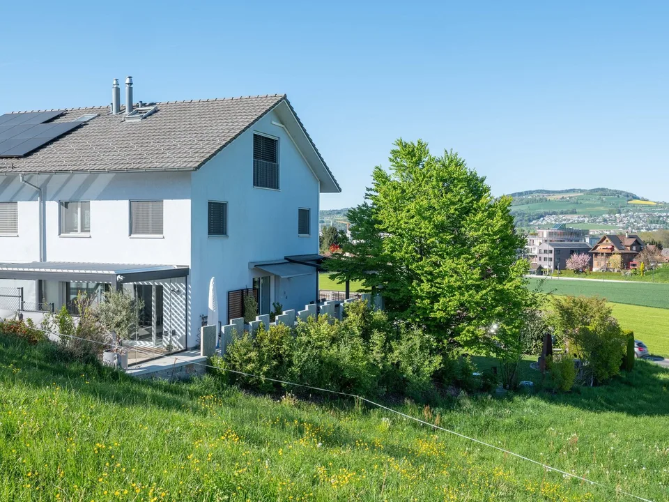 Panorama Doppeleinfamilienhaus mit See- und Bergsicht – Foto 2 von 13