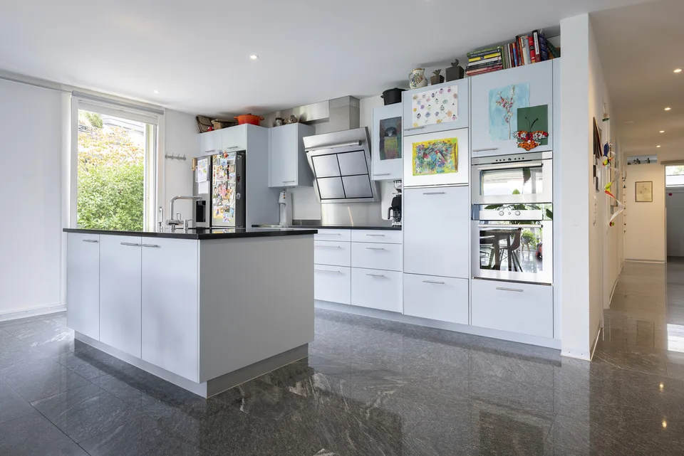 APPARTEMENT JARDIN SPACIEUX DANS UN EMPLACEMENT POPULAIRE À MURI – photo 6 sur 13