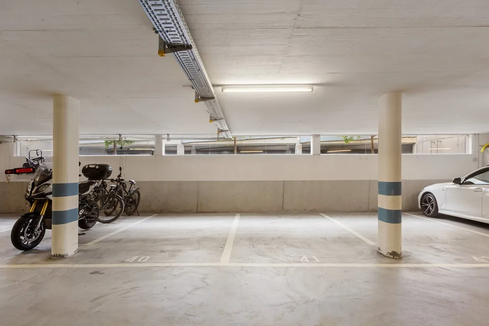 Appartamento esclusivo di 4,5 locali con giardino, molto spazio, verde, luce e privacy – foto 20 di 26