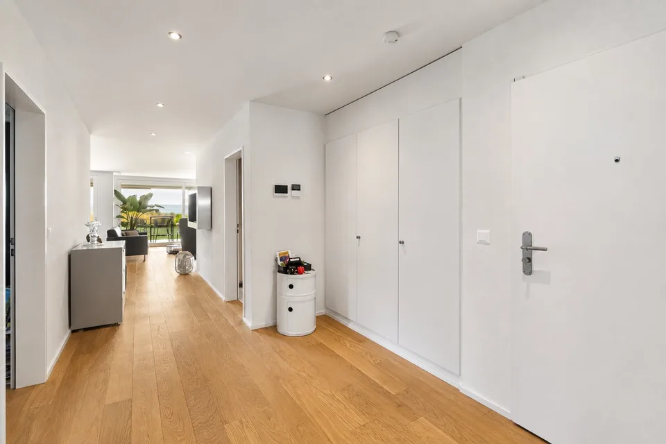 Appartamento esclusivo di 4,5 locali con giardino, molto spazio, verde, luce e privacy – foto 4 di 26