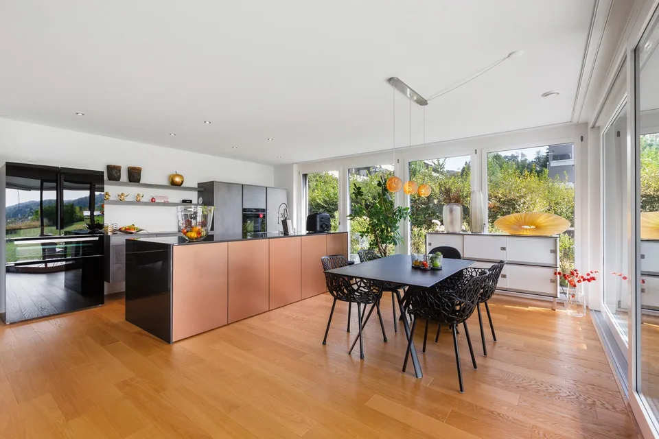 Appartamento esclusivo di 4,5 locali con giardino, molto spazio, verde, luce e privacy – foto 7 di 26