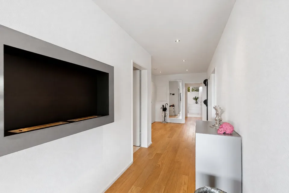 Appartamento esclusivo di 4,5 locali con giardino, molto spazio, verde, luce e privacy – foto 3 di 26