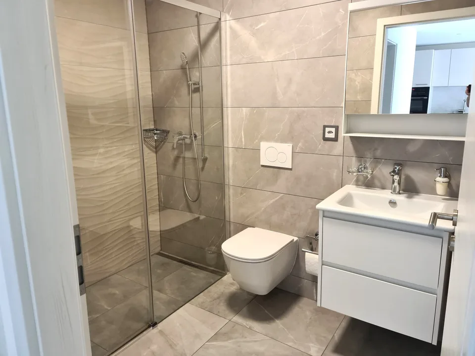 A louer magnifique appart. de 2,5 pièces dans immeuble comme neuf avec place de parc dans le garage – photo 4 sur 14