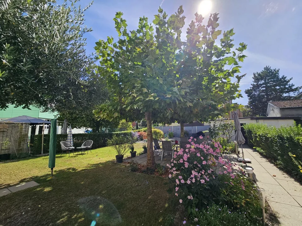 Close to the city center - Garden: ideal for a family – photo 10 of 12