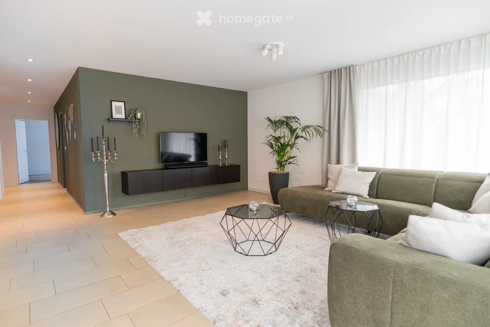 Appartement spacieux, fraîchement rénové de 3,5 pièces avec balcon – entièrement meublé et prêt à être occupé – photo 3 sur 11