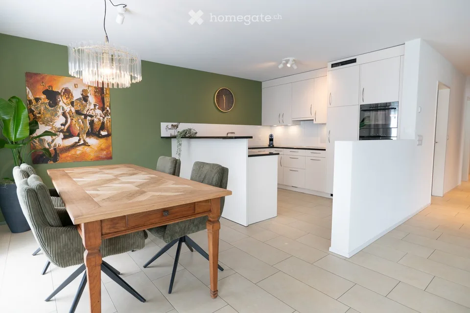 Appartement spacieux, fraîchement rénové de 3,5 pièces avec balcon – entièrement meublé et prêt à être occupé – photo 2 sur 11