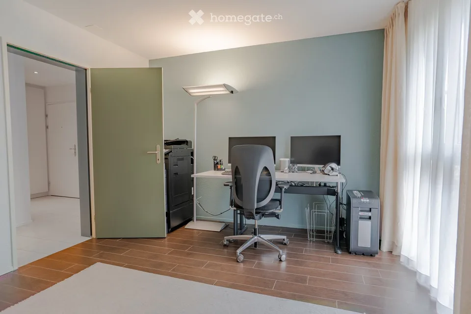 Appartement spacieux, fraîchement rénové de 3,5 pièces avec balcon – entièrement meublé et prêt à être occupé – photo 8 sur 11