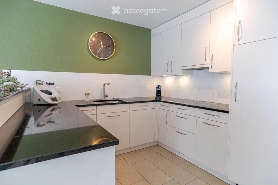 Appartement spacieux, fraîchement rénové de 3,5 pièces avec balcon – entièrement meublé et prêt à être occupé – photo 5 sur 11