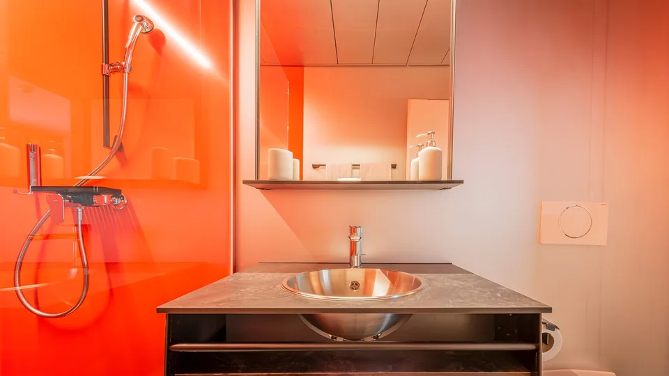 NEW – Spacious Deluxe Studio with Hotel Services in Bern – approx. 31 m² – photo 8 of 8
