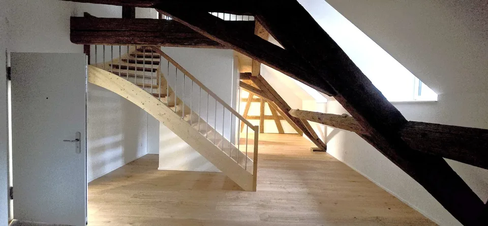 Historischer Charme trifft modernes Wohnen - 2½-Zimmer-Galeriewohnung beim Bahnhof Stein AG – Foto 2 von 9