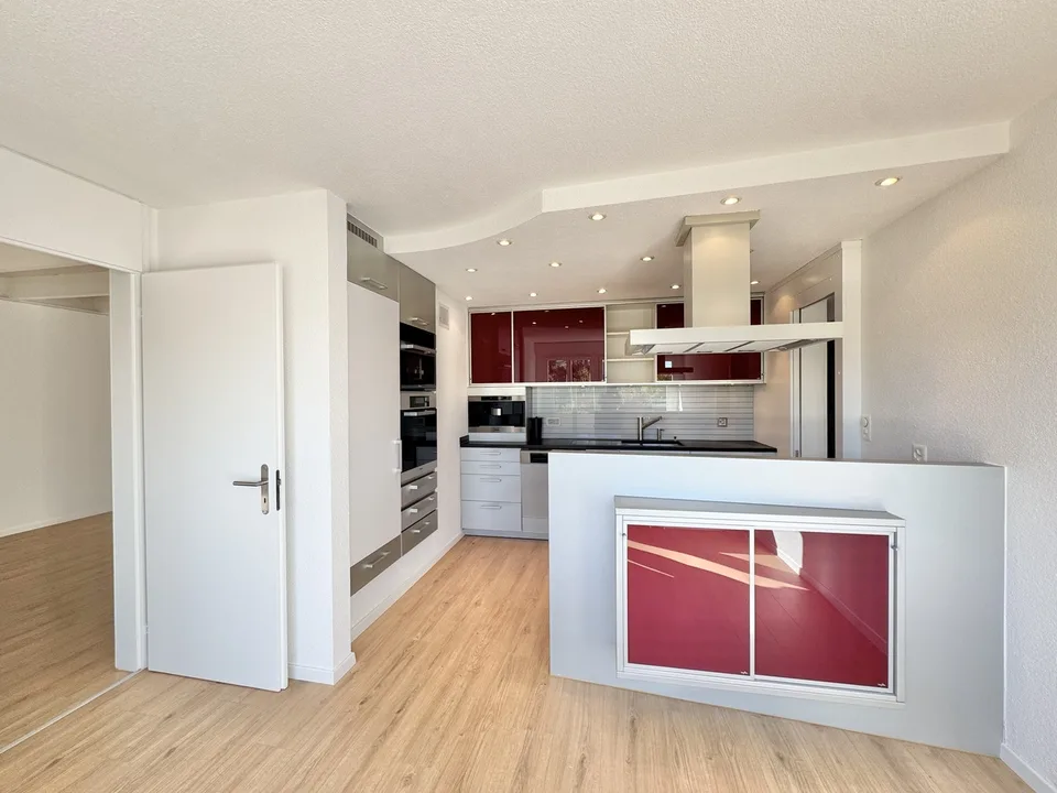 Posizione soleggiata con vista sul Reno: casa a schiera di 5,5 locali in una zona tranquilla – foto 7 di 13