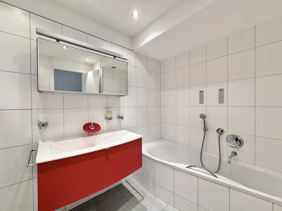 Posizione soleggiata con vista sul Reno: casa a schiera di 5,5 locali in una zona tranquilla – foto 10 di 13