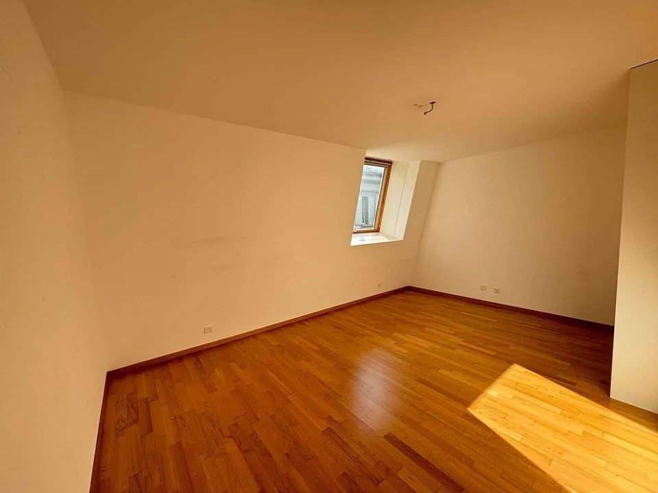 Beautiful 4.5-room attic apartment in the center of Lausanne – photo 5 of 10