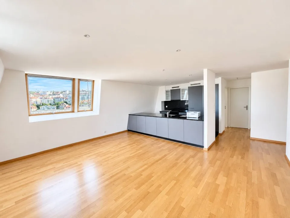 Beautiful 4.5-room attic apartment in the center of Lausanne – photo 2 of 10