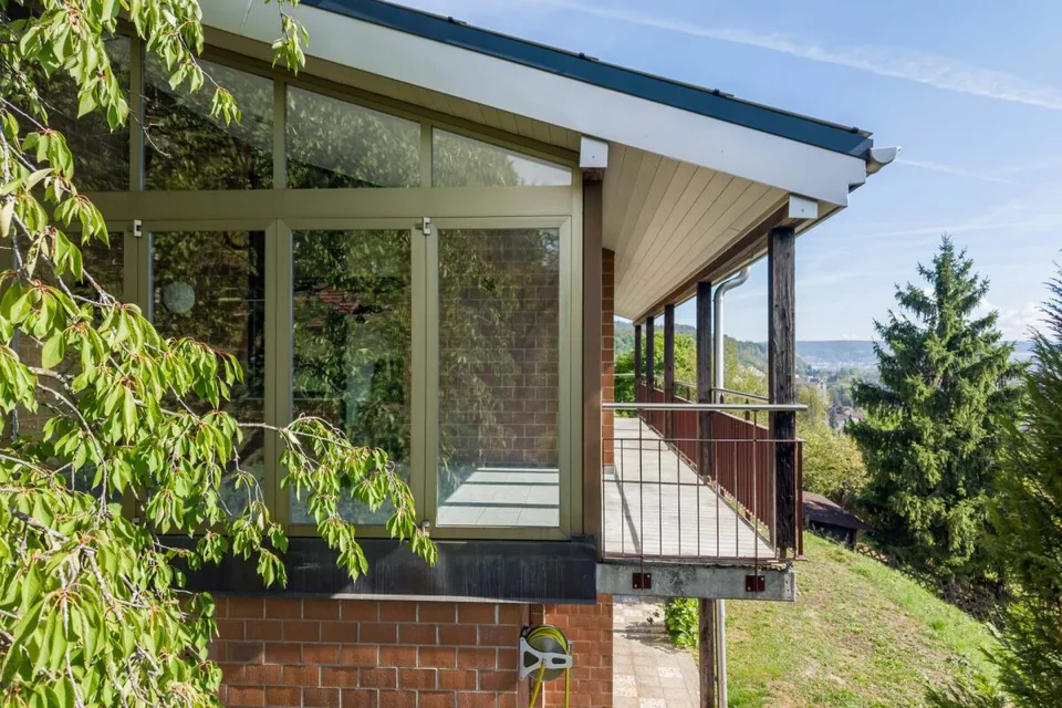 Umweltfreundliches Einfamilienhaus am Waldrand mit Solaranlage und Wärmepumpe – Foto 19 von 23