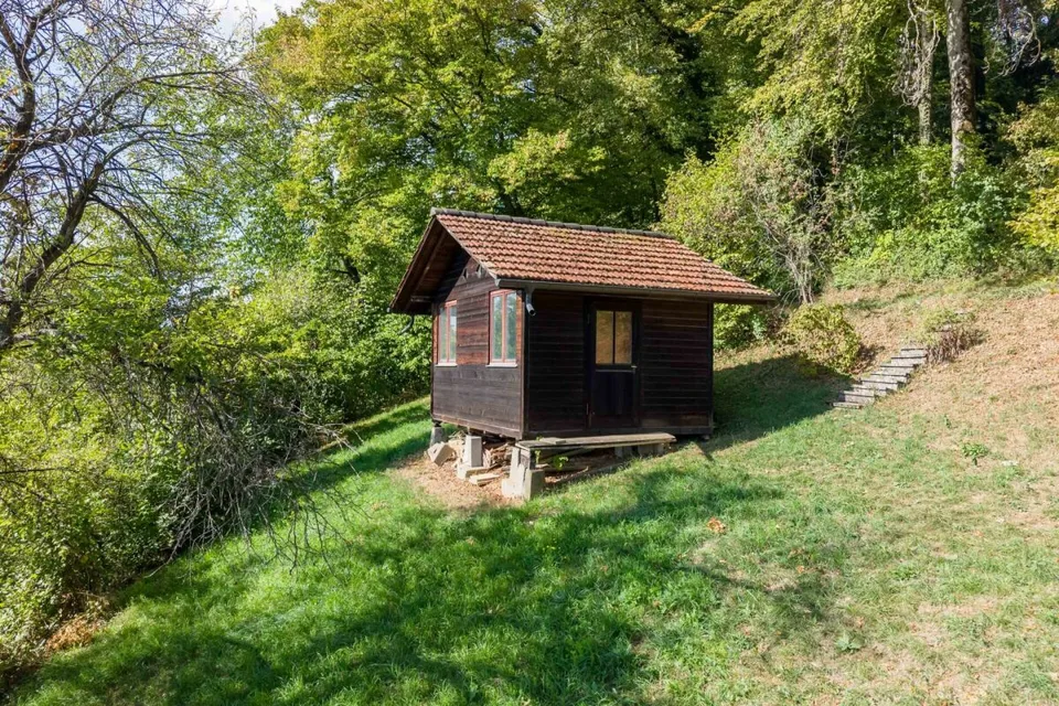 Umweltfreundliches Einfamilienhaus am Waldrand mit Solaranlage und Wärmepumpe – Foto 18 von 23