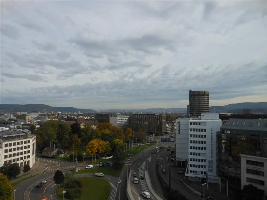 Living in the Markthallen Tower in close proximity to the train station – photo 6 of 7
