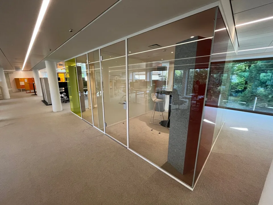 Magnifiques bureaux modernes aménagés selon un concept multispace – foto 7 di 11