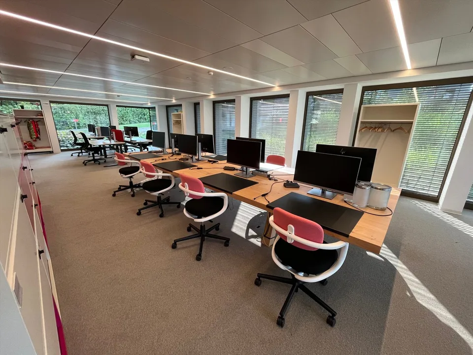 Magnifiques bureaux modernes aménagés selon un concept multispace – foto 2 di 11