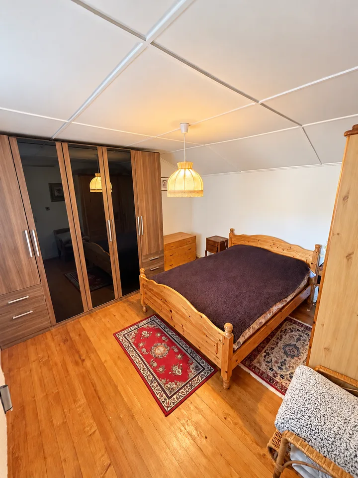 Haus im Dorfstil zur Renovierung mit Scheune – Foto 5 von 11