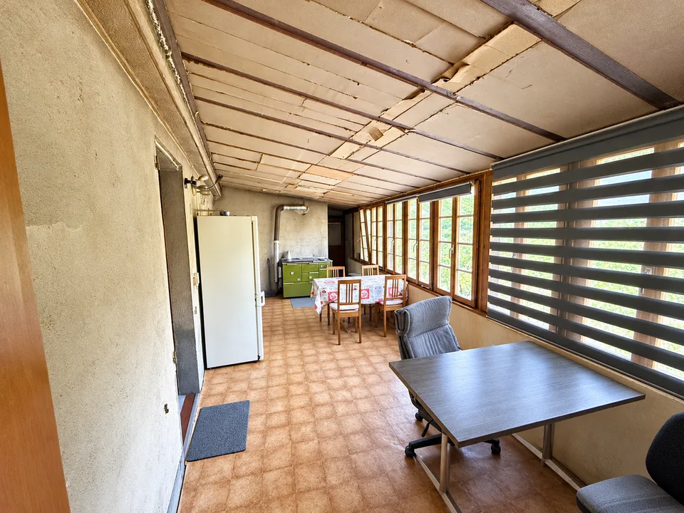 Haus im Dorfstil zur Renovierung mit Scheune – Foto 8 von 11